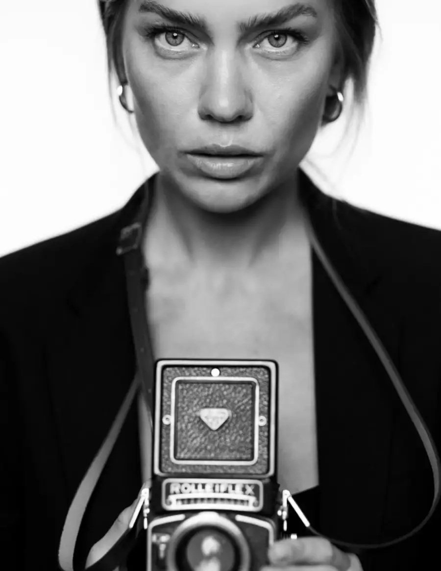 black and white portrait photography in studio