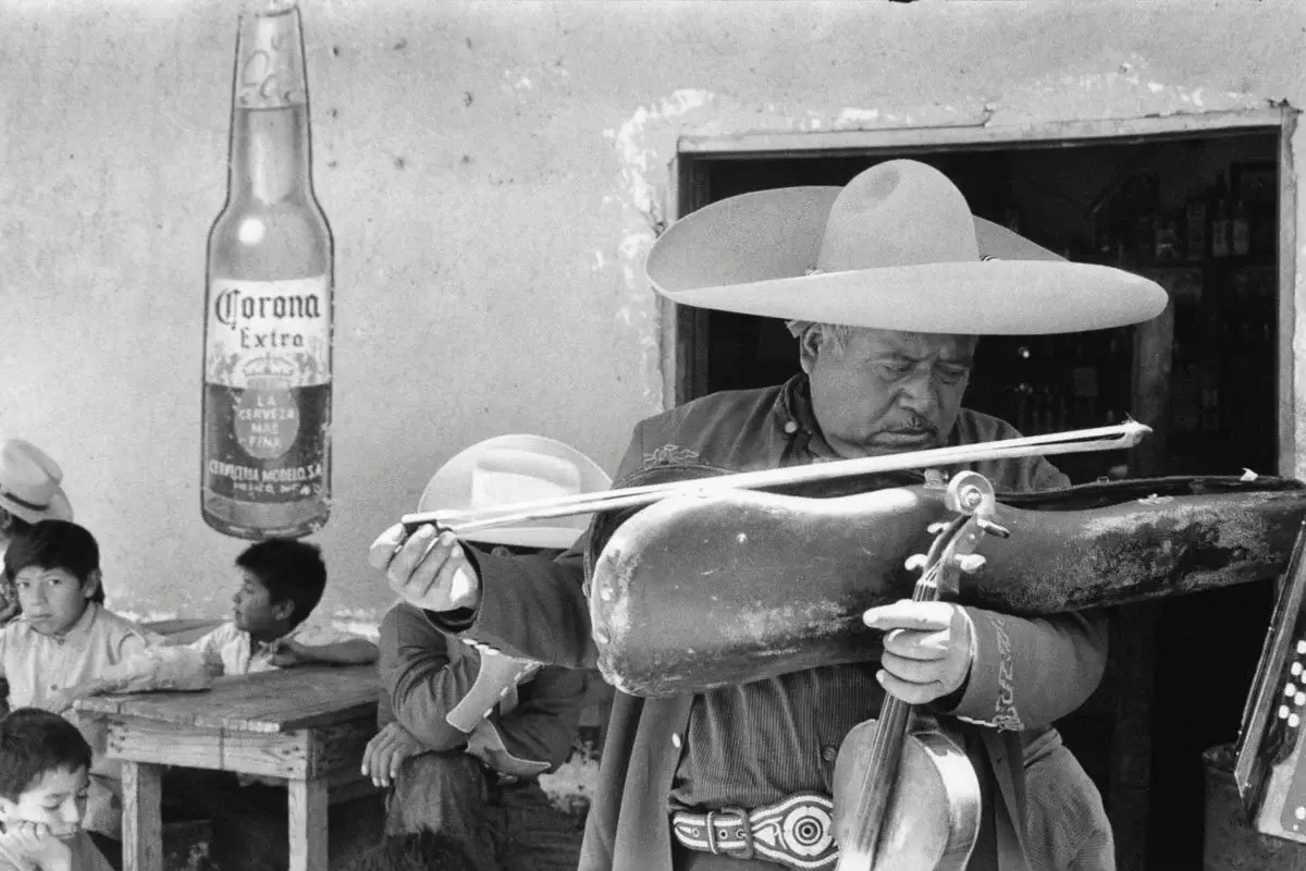 henri cartier bresson famous street photograph